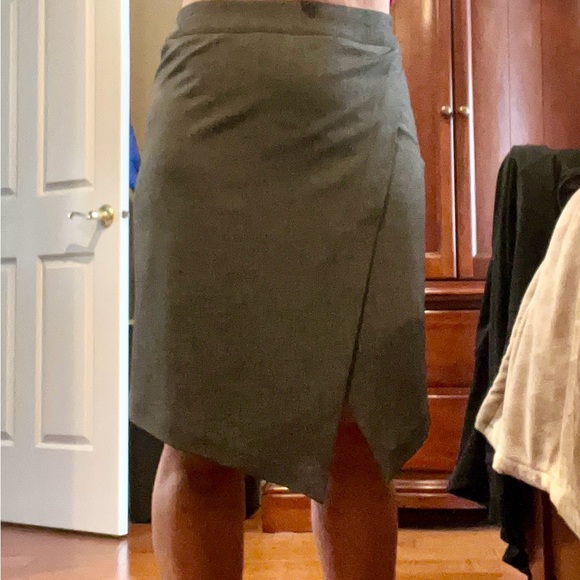 Max Studio Womens skirt faux wrap gray assymetric front design size 8 - Picture 15 of 15